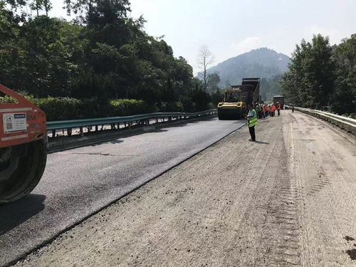 省造價(jià)站調(diào)研貴新高速公路路面養(yǎng)護(hù)工程施工現(xiàn)場(chǎng)